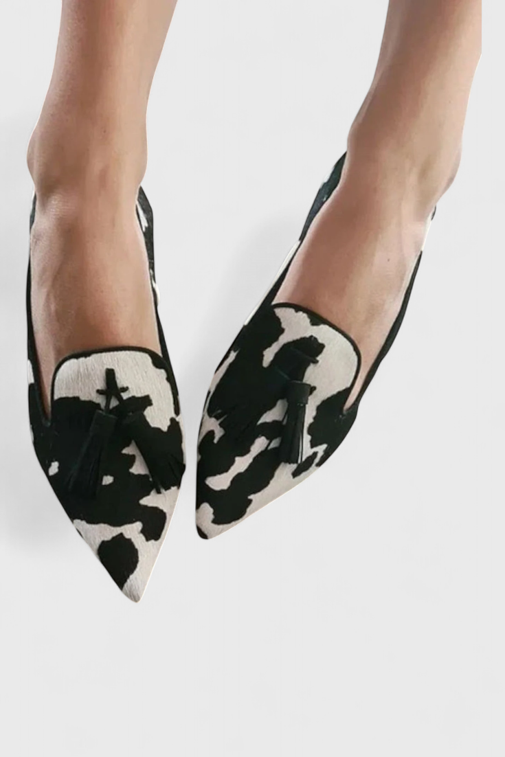Fermina Elegant Loafers with Pointed Toe and Bicolor Design